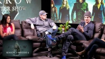 Stephen Amell Answers Your Fan Questions! Rapid Fire Round Photo