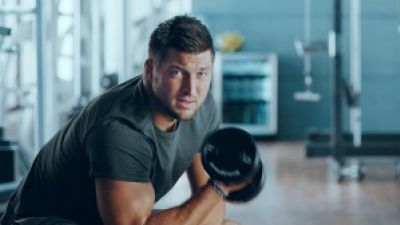 Tim Tebow Signs With Eagles on 3 Minute Warning Photo