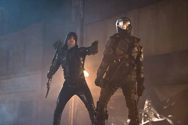 Legends_Of_Tomorrow_Star_City_2046_Oliver_Faces_Off_With_Deathstroke