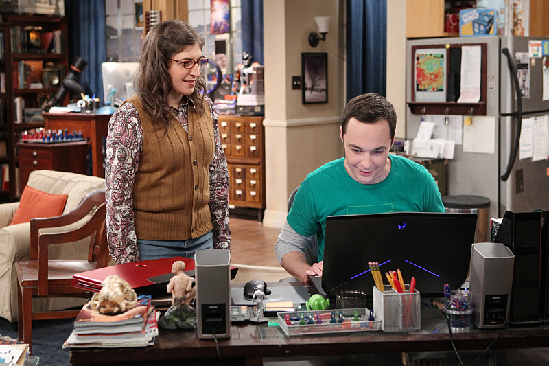 The_Big_Bang_Theory_The_Solder_Excursion_Diversion_Sheldon_New_Laptop